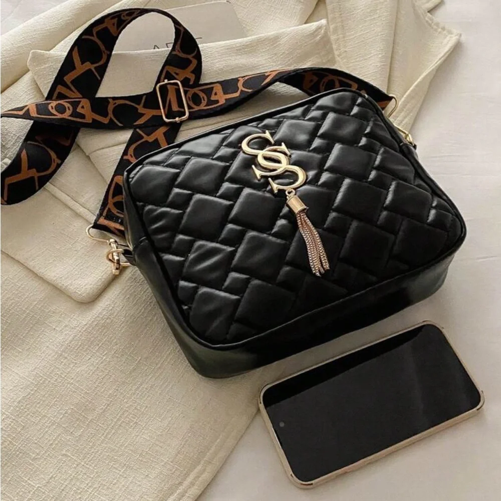 NWOT Elegant Small/Med Black Crossbody bag w/Tassel Removable/Adjustable Strap - Picture 3 of 7